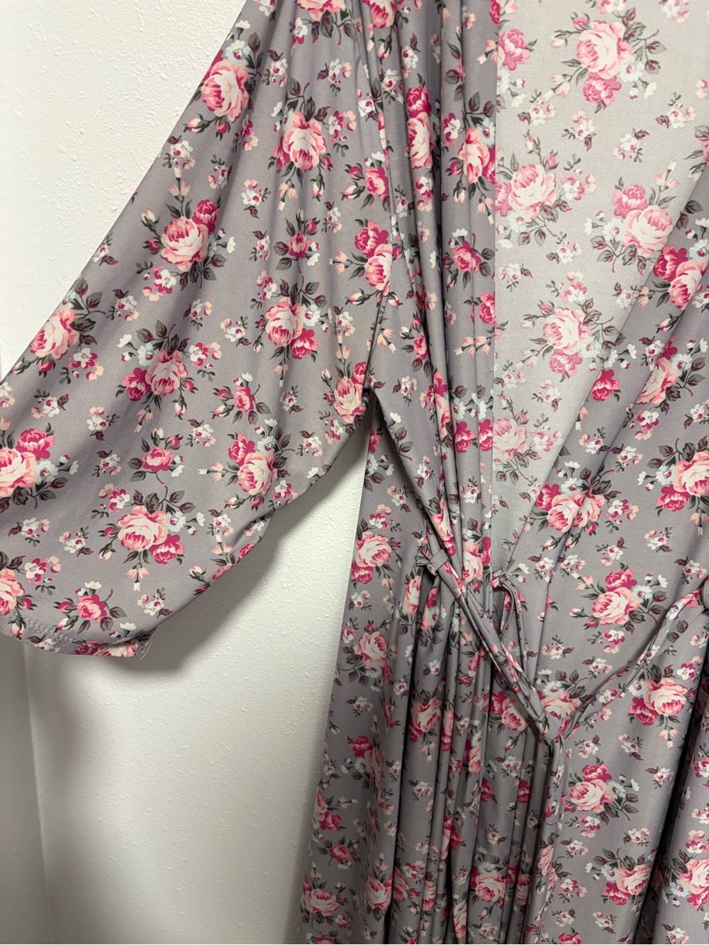 Rene Rofe Gray Floral Light Weight Robe with Pink Roses - Picture 5 of 8